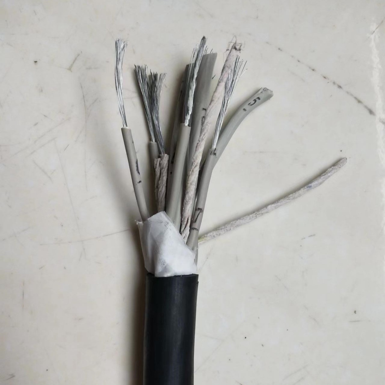 Marine Control Cable — Fire-Retardant Halogen-Free Shielded Multi-Core Control Cable for Shipboard Relay, Contactor, Solenoid, and Actuator Control Circuits on Vessels and Offshore Platforms