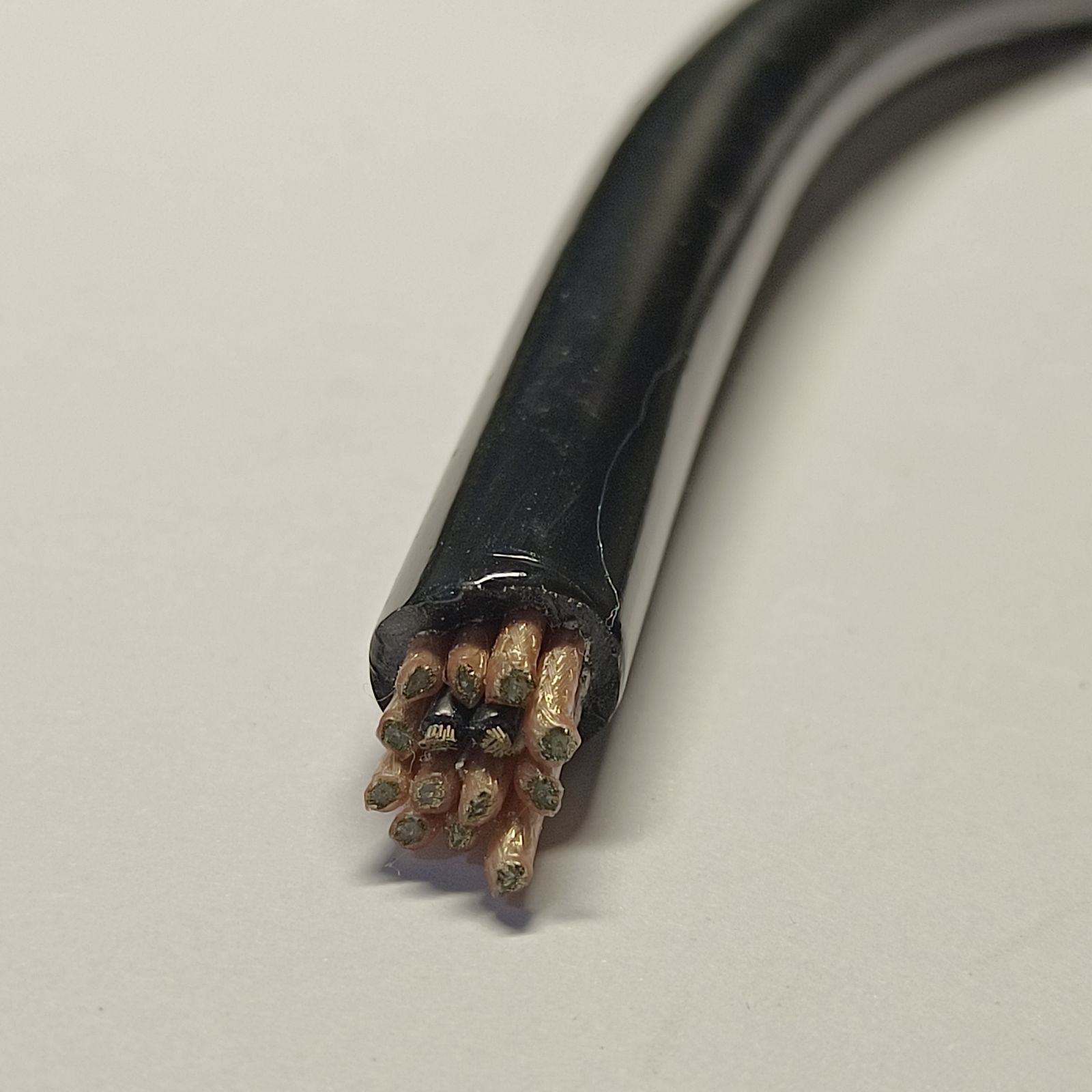 Polyurethane Seawater Resistant Cable — PUR-Jacketed Hydrolysis-Resistant Marine Cable for Continuous Seawater Immersion in Buoy, Dock, Offshore Platform, and Marine Equipment Applications